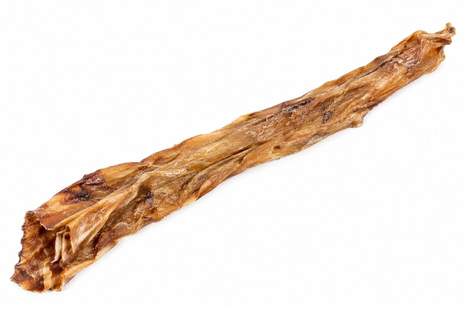 Gedroogde paardenkophuid van 70 cm als kauwsnack voor honden op een witte achtergrond.